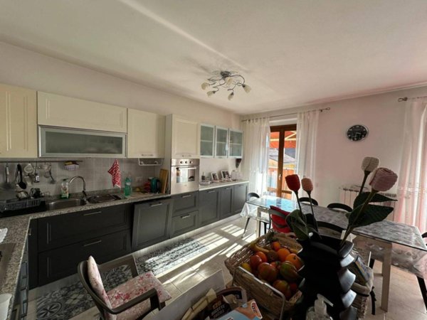 appartamento in vendita a Massa in zona Mirteto