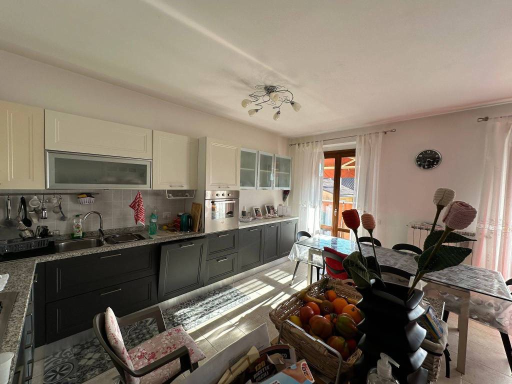 appartamento in vendita a Massa in zona Mirteto