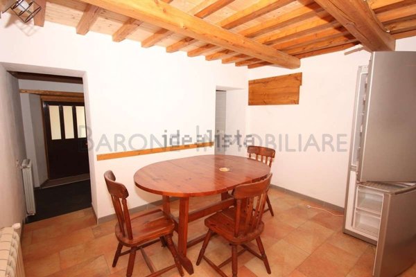 casa indipendente in vendita a Massa