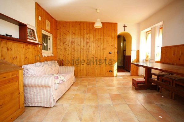 casa indipendente in vendita a Massa