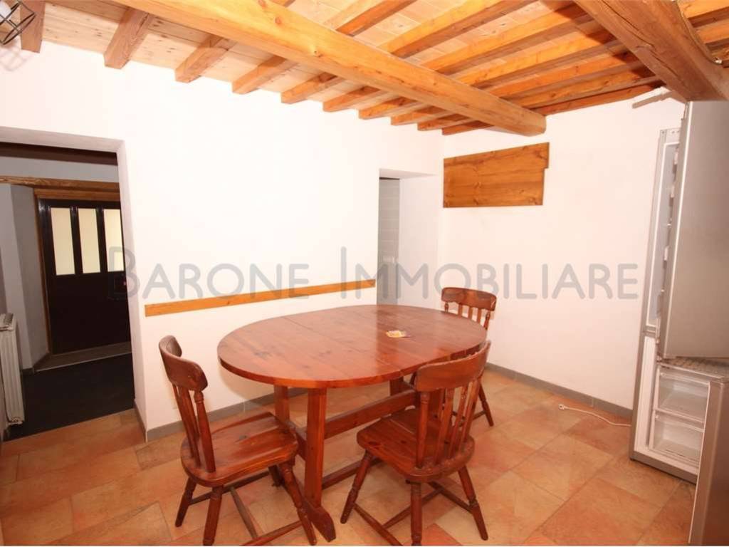 casa indipendente in vendita a Massa