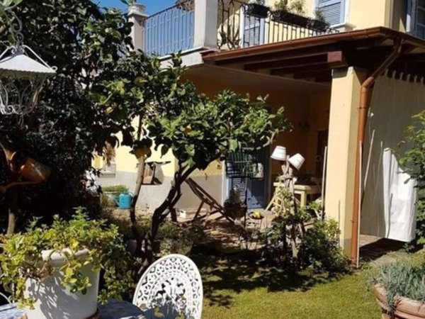 casa indipendente in vendita a Massa in zona Centro Storico