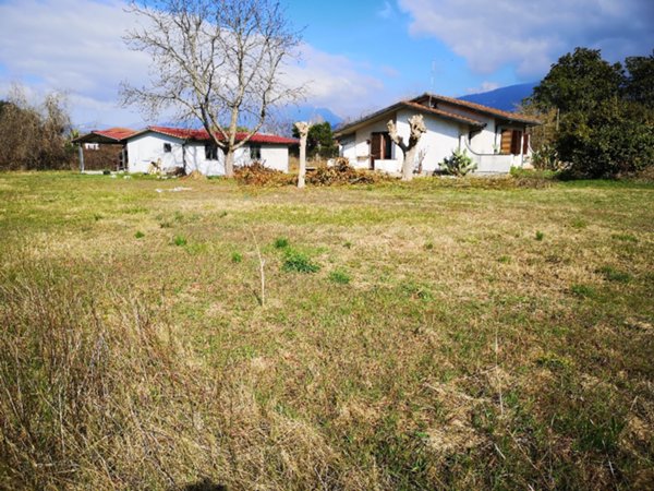 villa in vendita a Massa in zona Poveromo