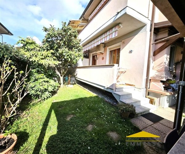appartamento in vendita a Massa in zona Marina di Massa