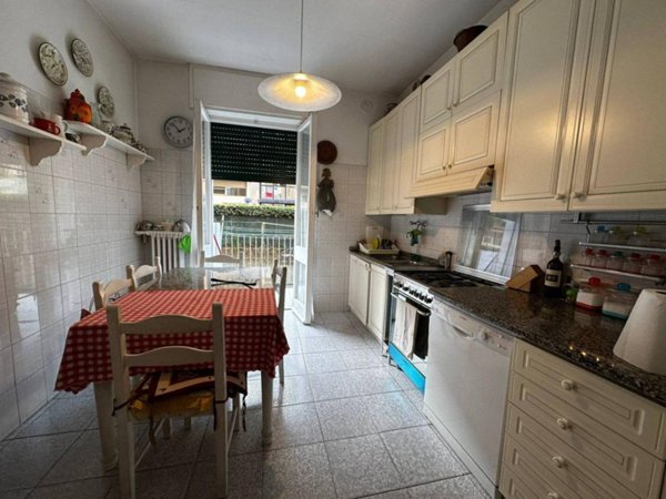 appartamento in vendita a Massa in zona Marina di Massa