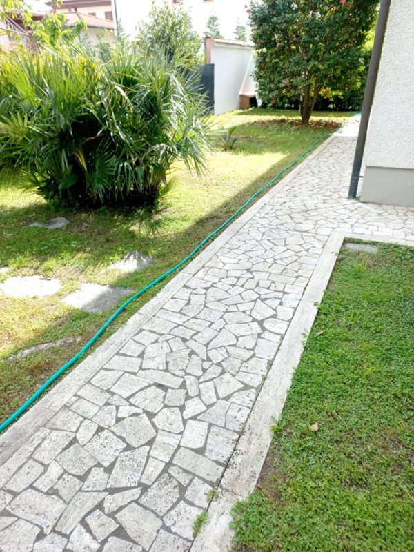 casa indipendente in vendita a Massa in zona Marina di Massa