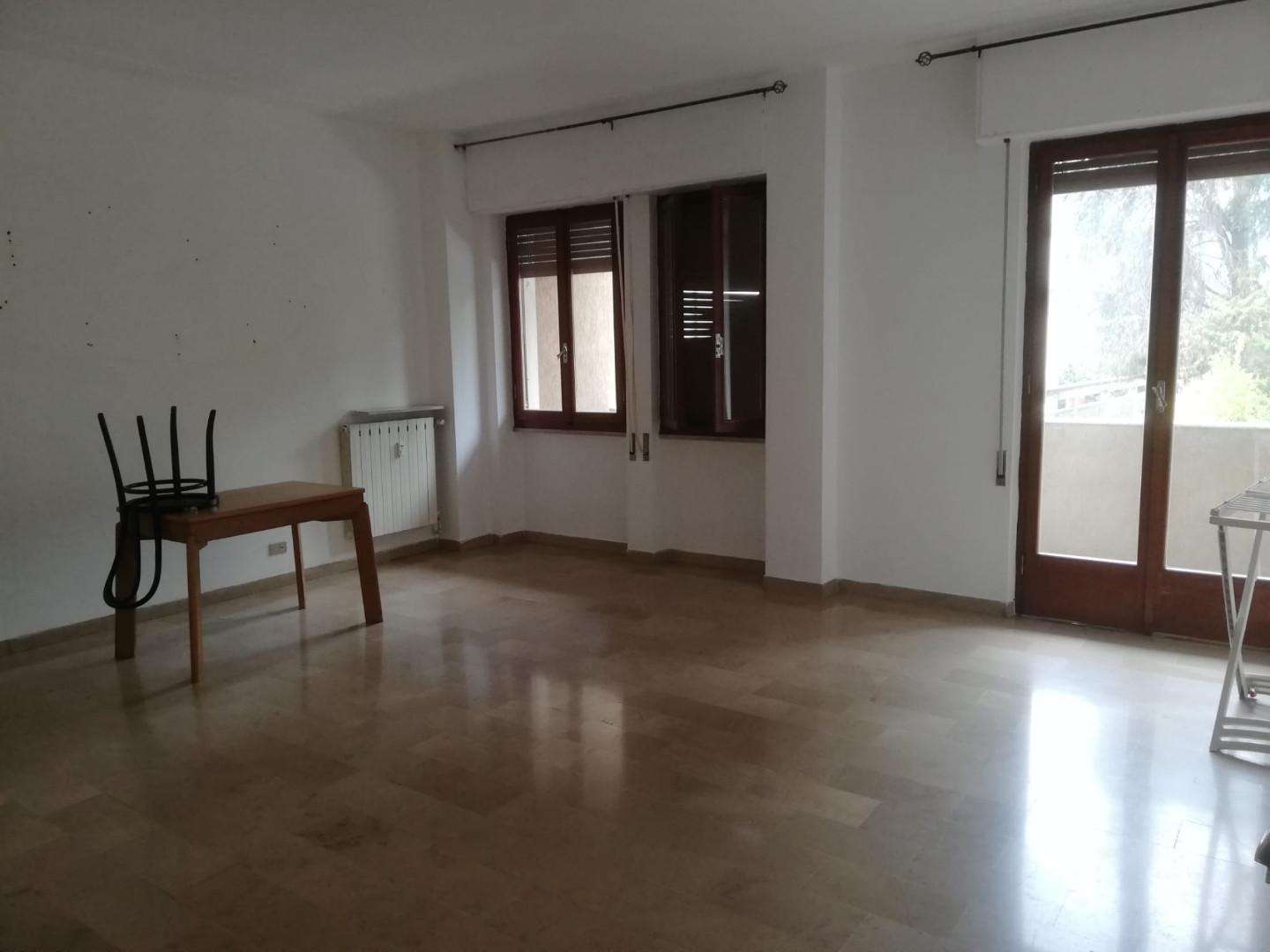 appartamento in vendita a Massa in zona Centro Storico