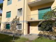 appartamento in vendita a Massa in zona Marina dei Ronchi