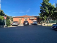 casa indipendente in vendita a Massa