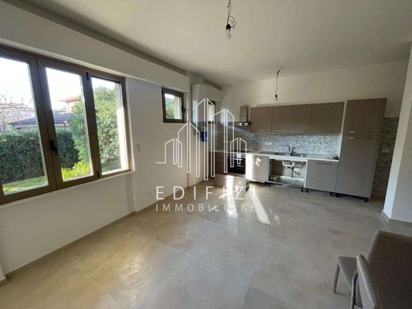 appartamento in vendita a Massa in zona Marina dei Ronchi