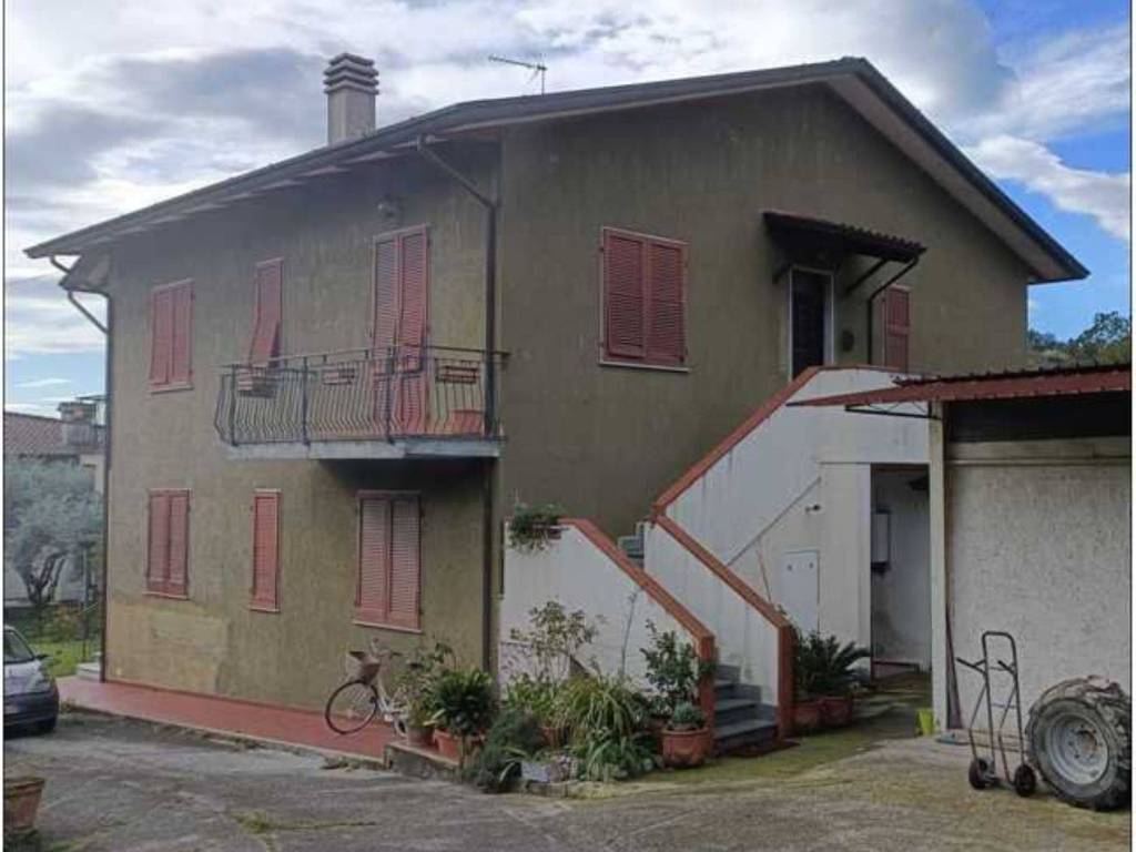 appartamento in vendita a Massa in zona Mirteto