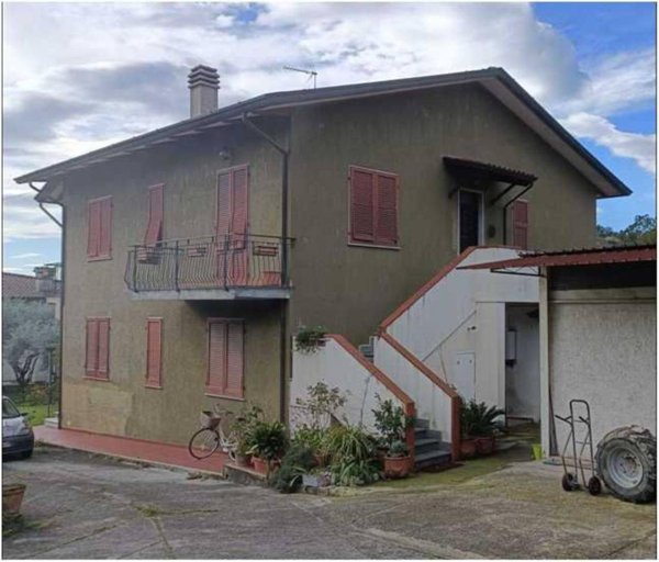 appartamento in vendita a Massa in zona Romagnano