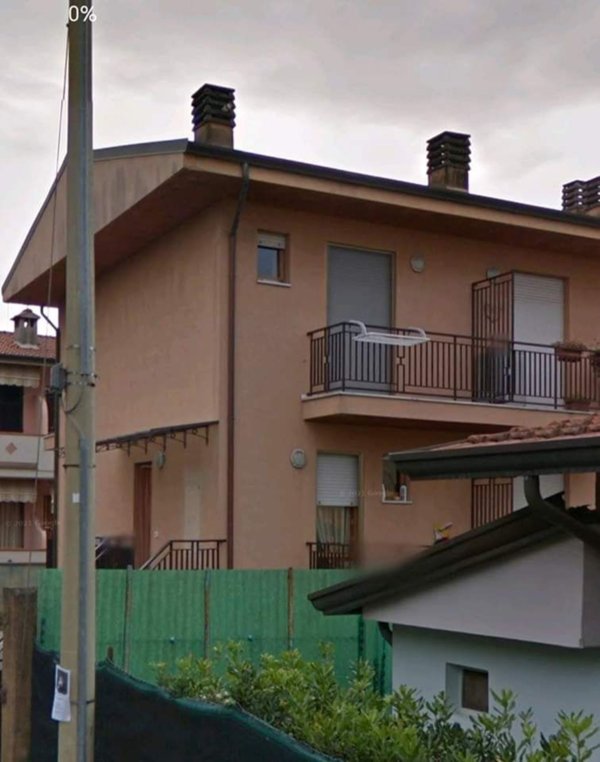 casa indipendente in vendita a Massa in zona Marina di Massa