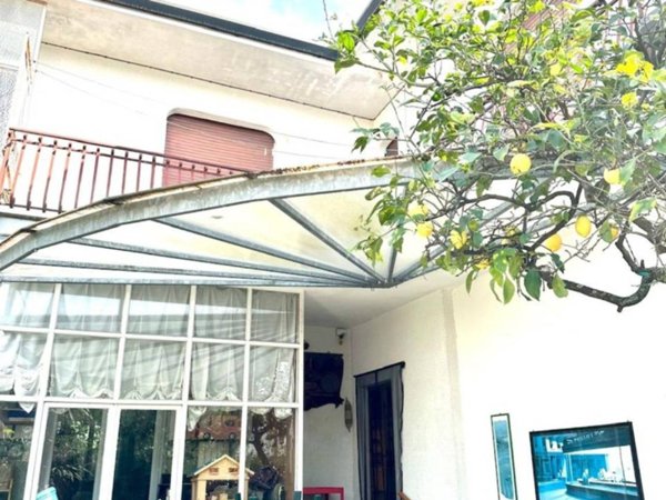 casa indipendente in vendita a Massa in zona Centro Storico