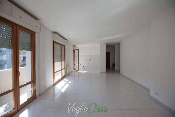 appartamento in vendita a Massa in zona Marina di Massa