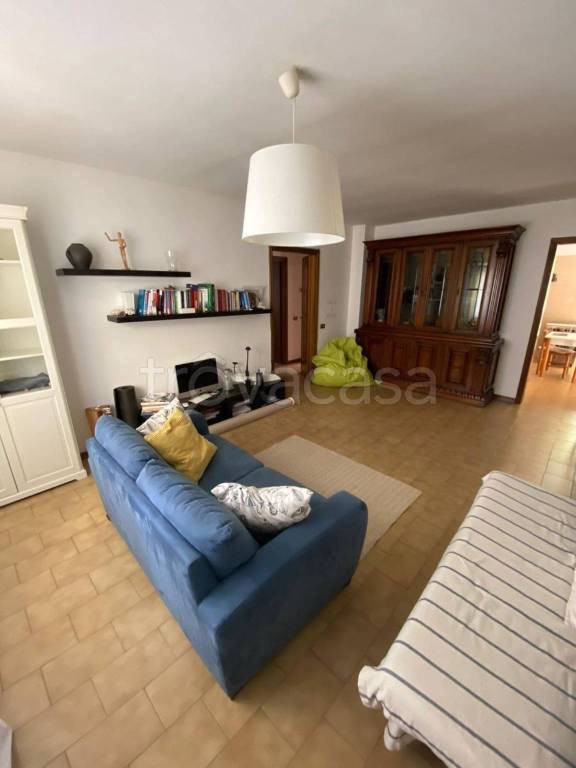 appartamento in vendita a Massa in zona Castagnola