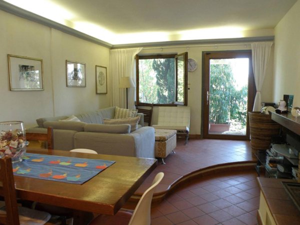 casa indipendente in vendita a Massa in zona Marina di Massa