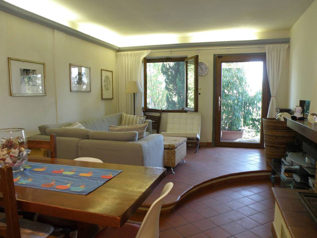 casa indipendente in vendita a Massa in zona Marina di Massa