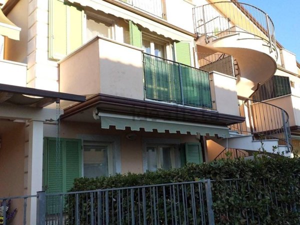 appartamento in vendita a Massa in zona Marina di Massa