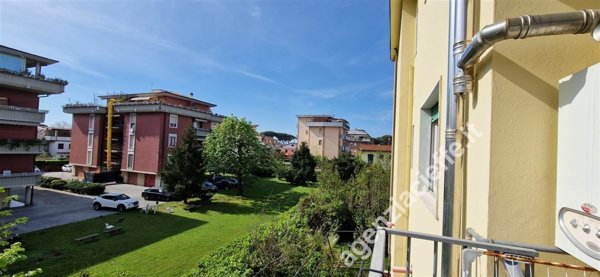 appartamento in vendita a Massa in zona Marina di Massa