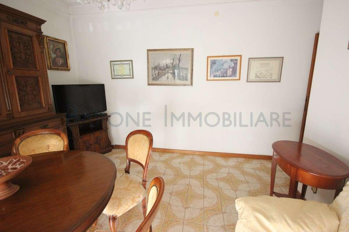 appartamento in vendita a Massa in zona Centro Storico