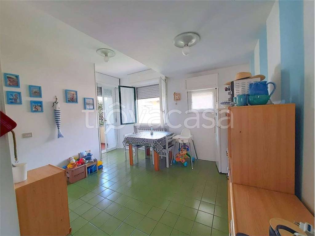 appartamento in vendita a Massa in zona Marina di Massa
