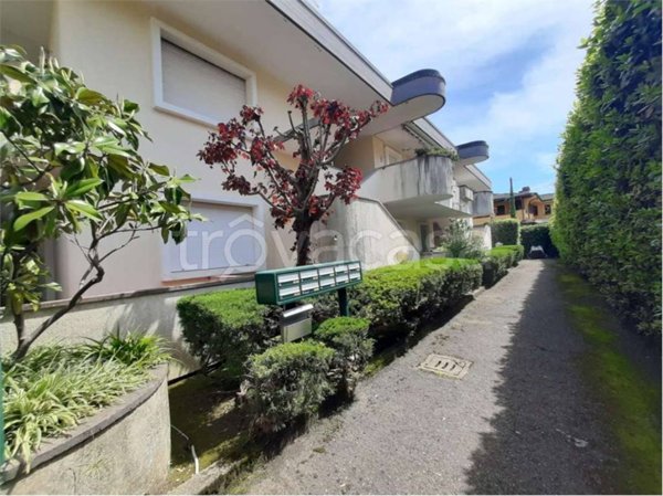 appartamento in vendita a Massa in zona Marina di Massa