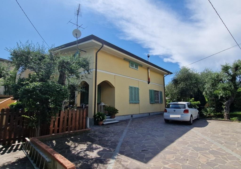 casa indipendente in vendita a Massa