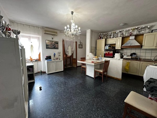 appartamento in vendita a Massa in zona Centro Storico