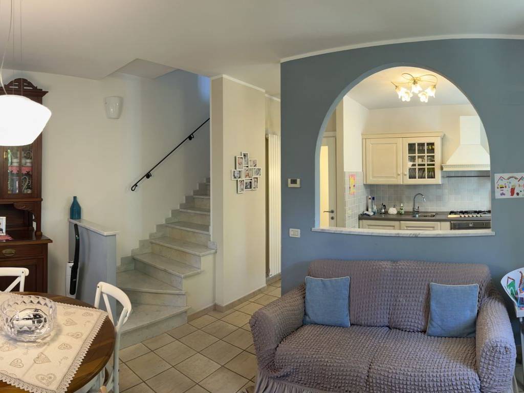 casa indipendente in vendita a Massa in zona Marina di Massa