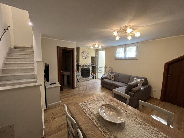 casa indipendente in vendita a Massa