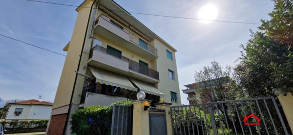 appartamento in vendita a Massa in zona Marina di Massa