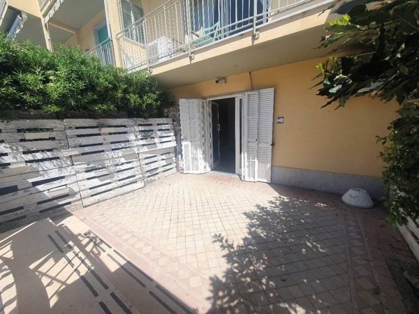appartamento in vendita a Massa in zona Marina dei Ronchi