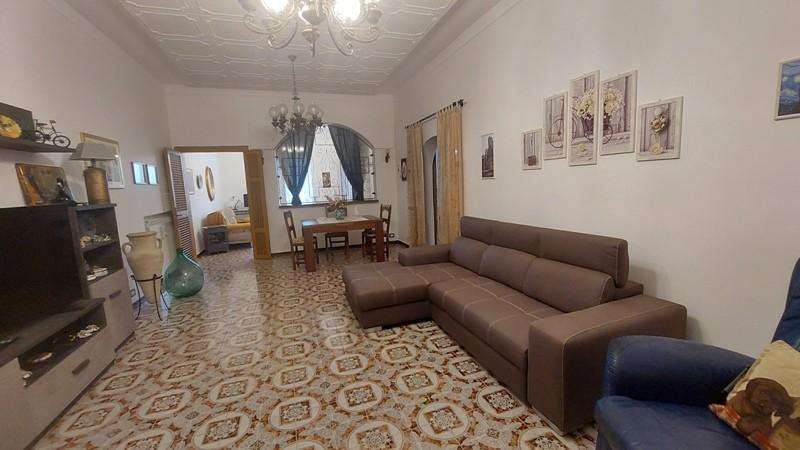 casa semindipendente in vendita a Massa in zona Marina di Massa