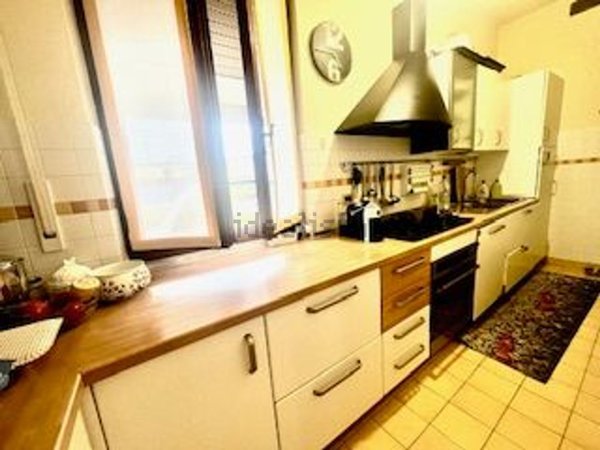 locale di sgombero in vendita a Massa