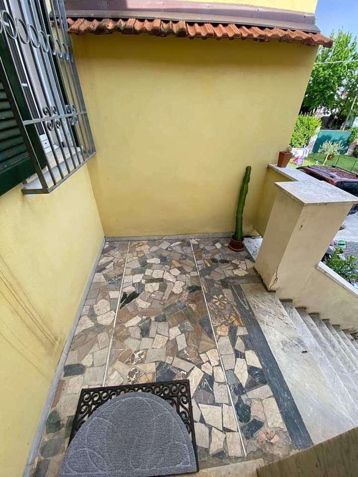 appartamento in vendita a Massa in zona Castagnola