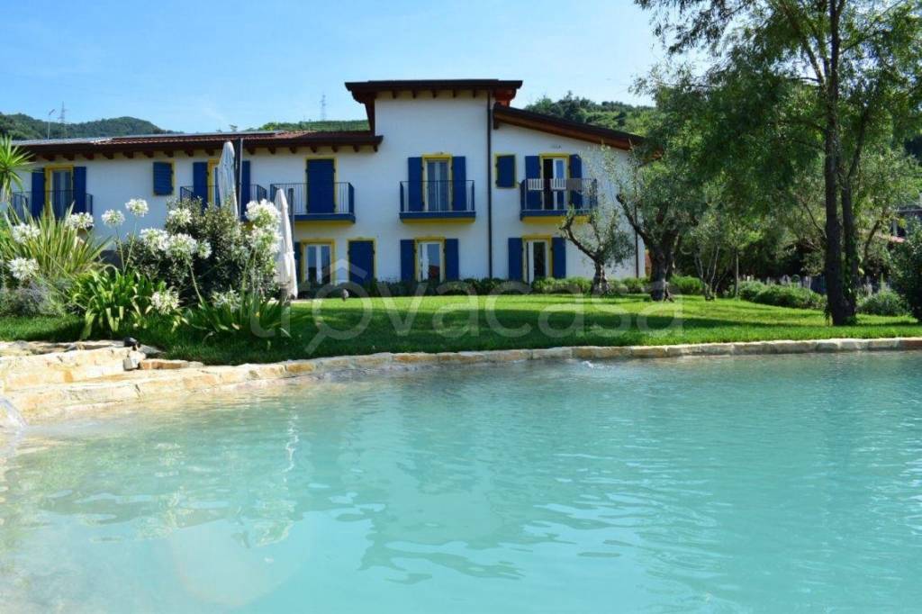 casa indipendente in vendita a Massa in zona Mirteto