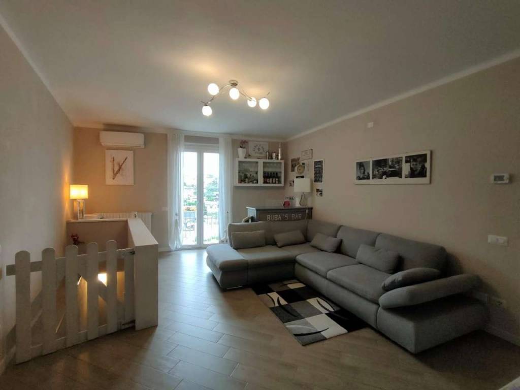 appartamento in vendita a Massa in zona Castagnola