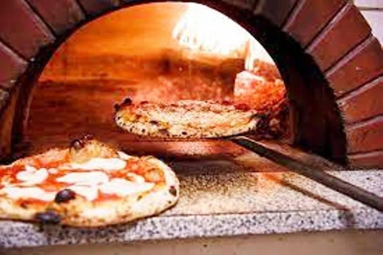 negozio in vendita a Massa in zona Centro Storico