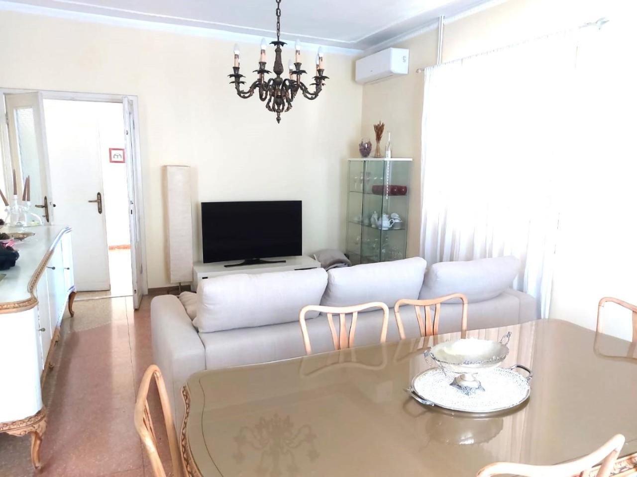 casa indipendente in vendita a Massa in zona Marina di Massa