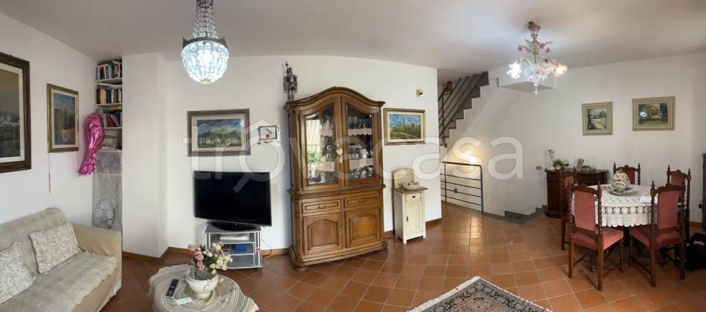 casa indipendente in vendita a Massa in zona Quercioli