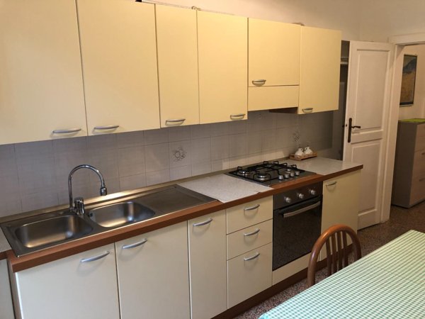 casa indipendente in vendita a Massa in zona Marina di Massa