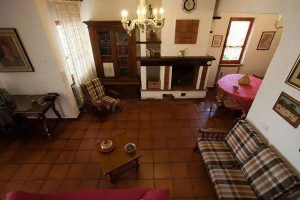 casa indipendente in vendita a Massa in zona Centro Storico