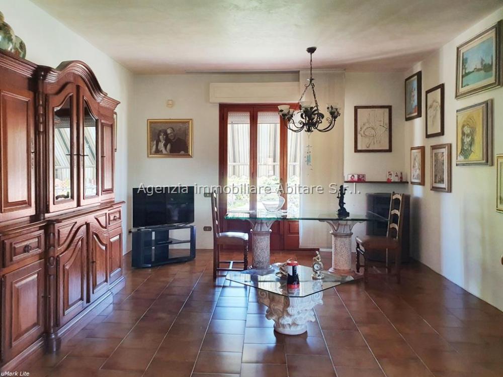 appartamento in vendita a Massa in zona Marina di Massa