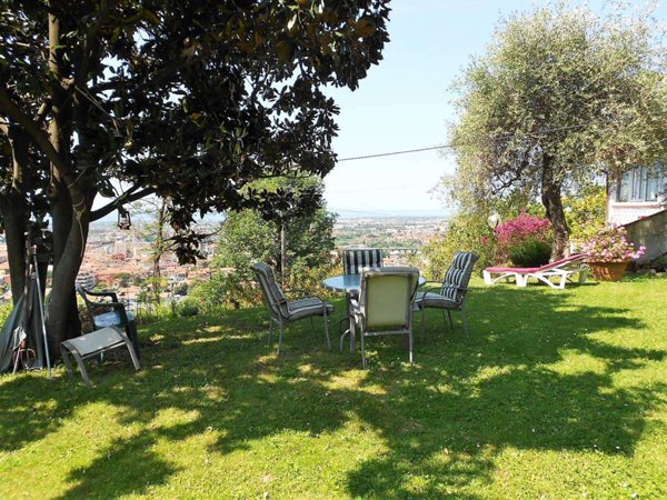 casa indipendente in vendita a Massa in zona Centro Storico