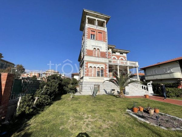 casa indipendente in vendita a Massa in zona Marina di Massa