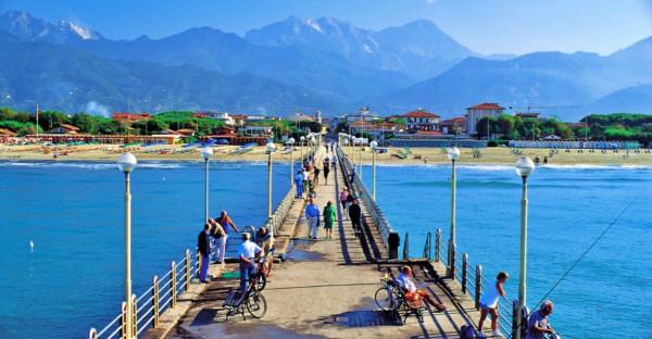 casa indipendente in vendita a Massa in zona Marina di Massa