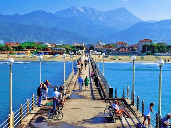 casa indipendente in vendita a Massa in zona Marina di Massa