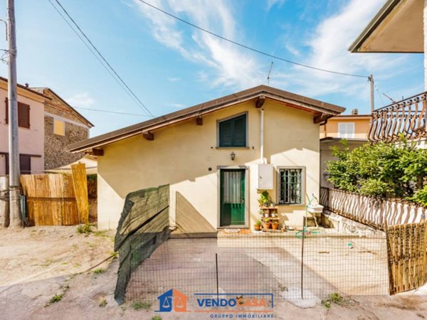 casa indipendente in vendita a Massa in zona Marina di Massa