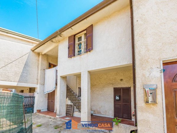 casa indipendente in vendita a Massa in zona Marina di Massa
